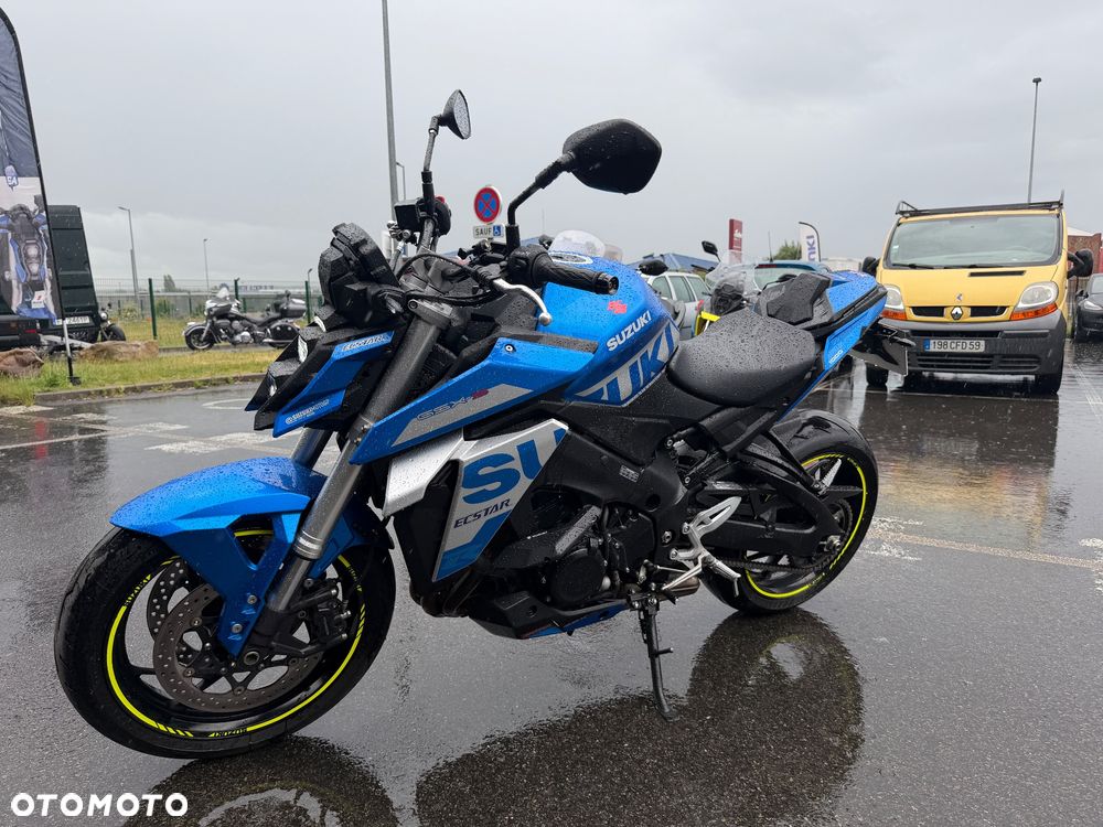 Suzuki GSX - 2