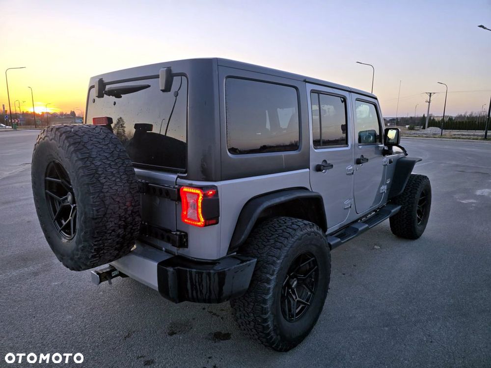 Jeep Wrangler 3.6 Unlim Sahara - 18