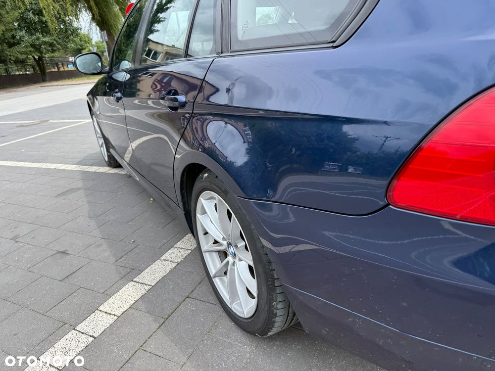 BMW Seria 3 318d DPF Touring Edition Lifestyle - 14