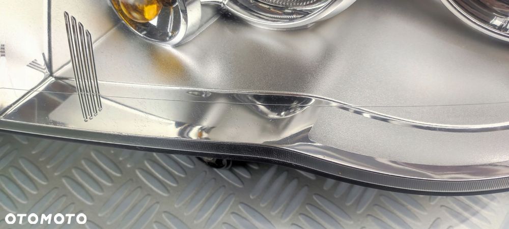 lampa prawa prawy lewy lewa przód przednia CHRYSLER TOWN & COUNTRY 5 XENON - 8