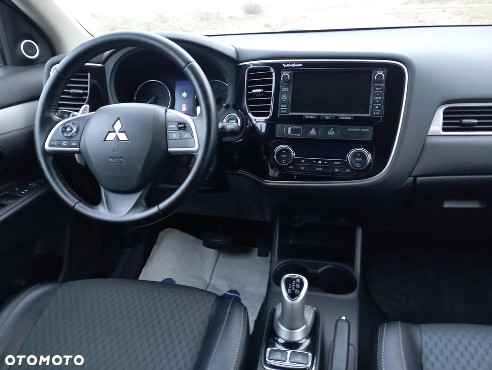 Mitsubishi Outlander - 27