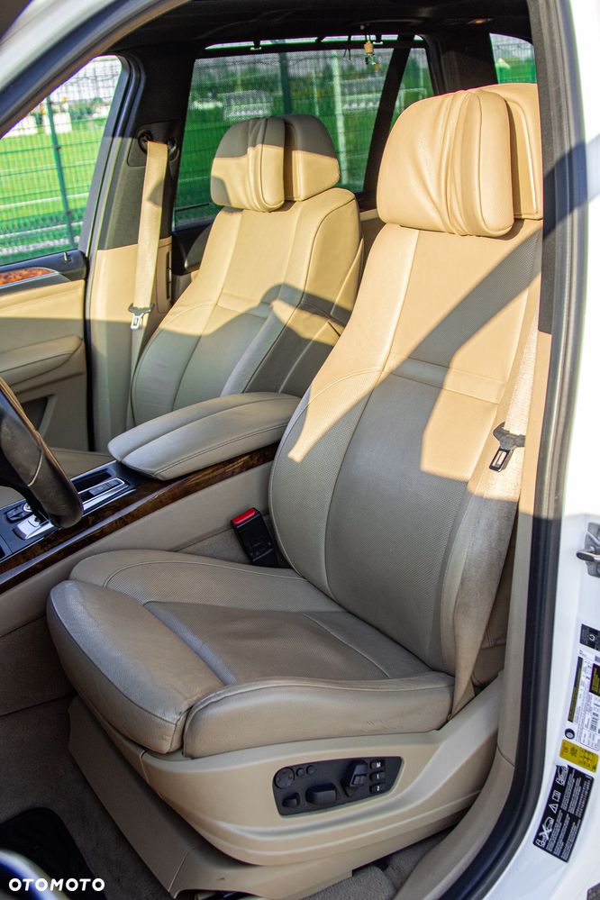 BMW X5 xDrive35i - 24