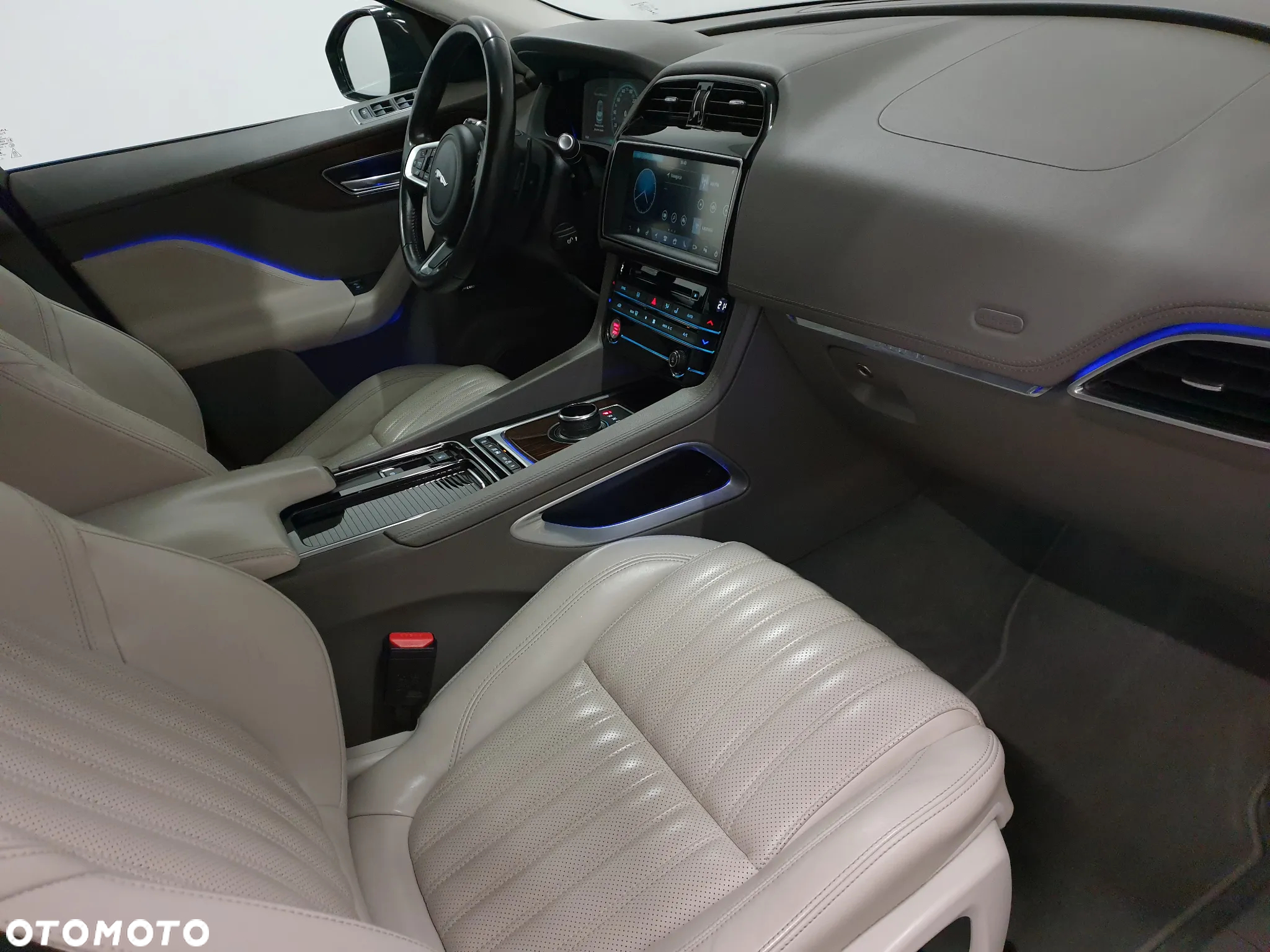 Jaguar F-Pace 2.0 i4D AWD R-Sport - 22