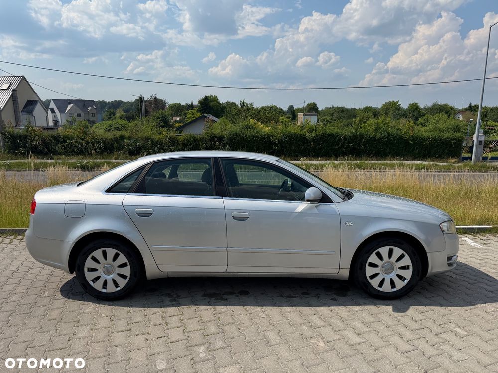 Audi A4 Limousine - 5
