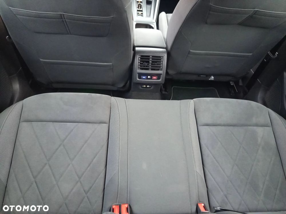 Volkswagen Golf - 32