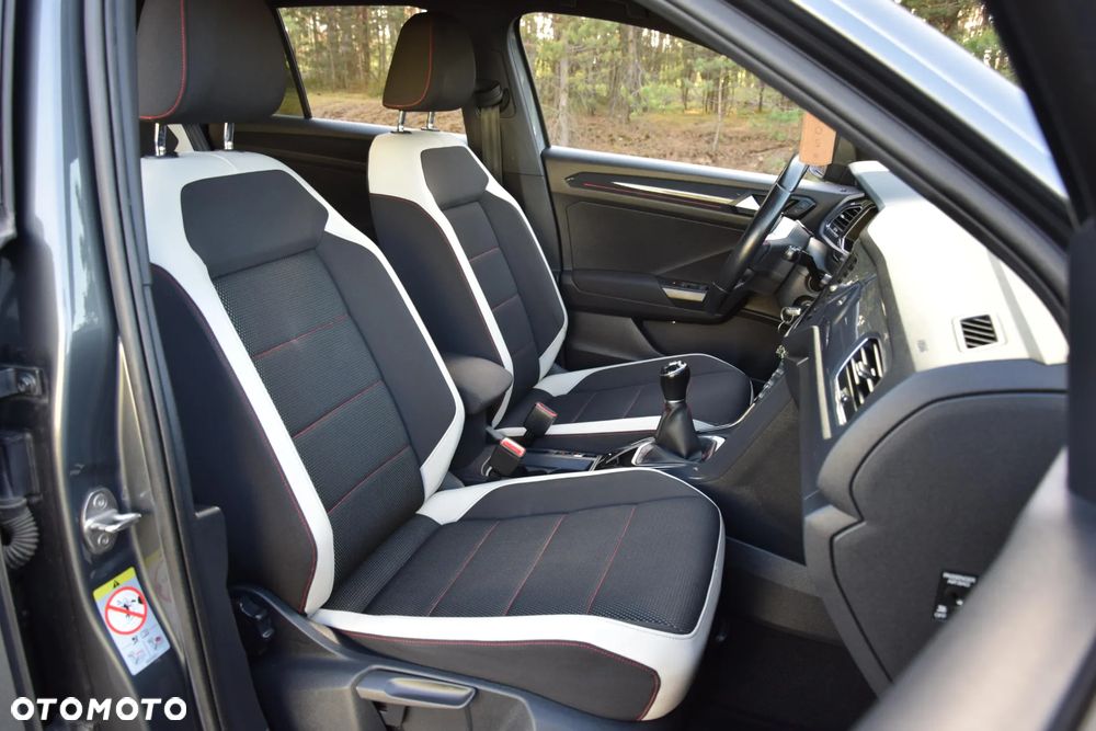 Volkswagen T-Roc 1.5 TSI ACT Premium - 8