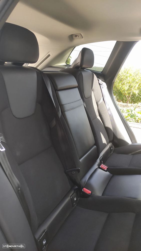 Volvo XC 60 2.0 D4 Momentum Geartronic - 12