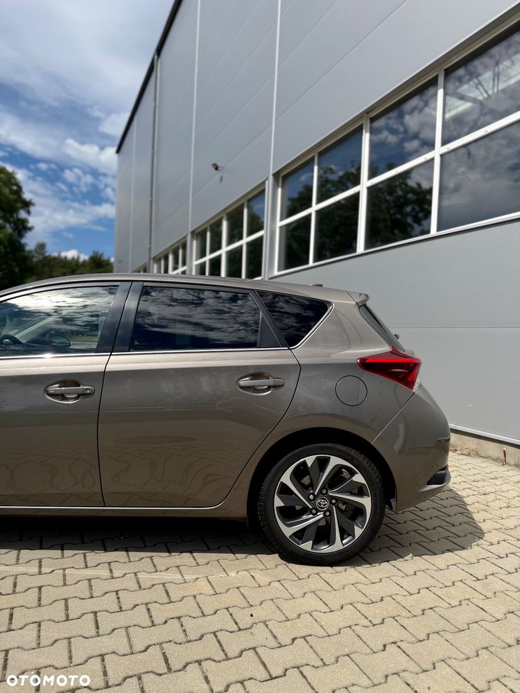 Toyota Auris 1.8 HSD Sol - 8