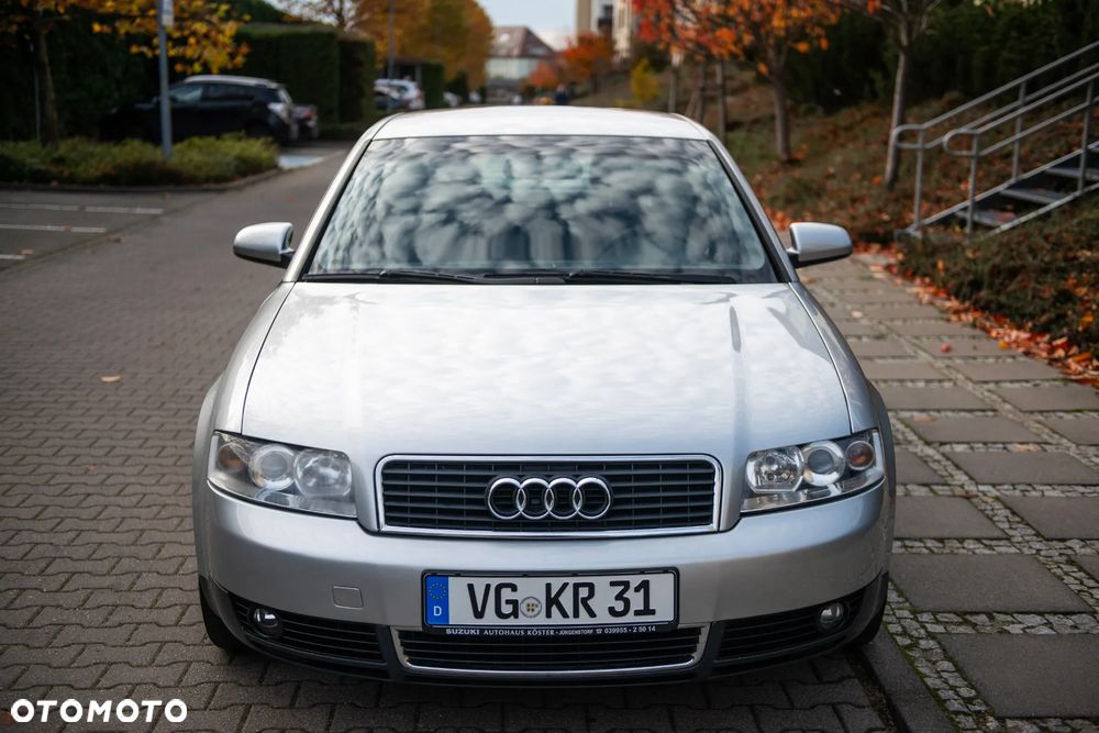 Audi A4 Limousine - 1