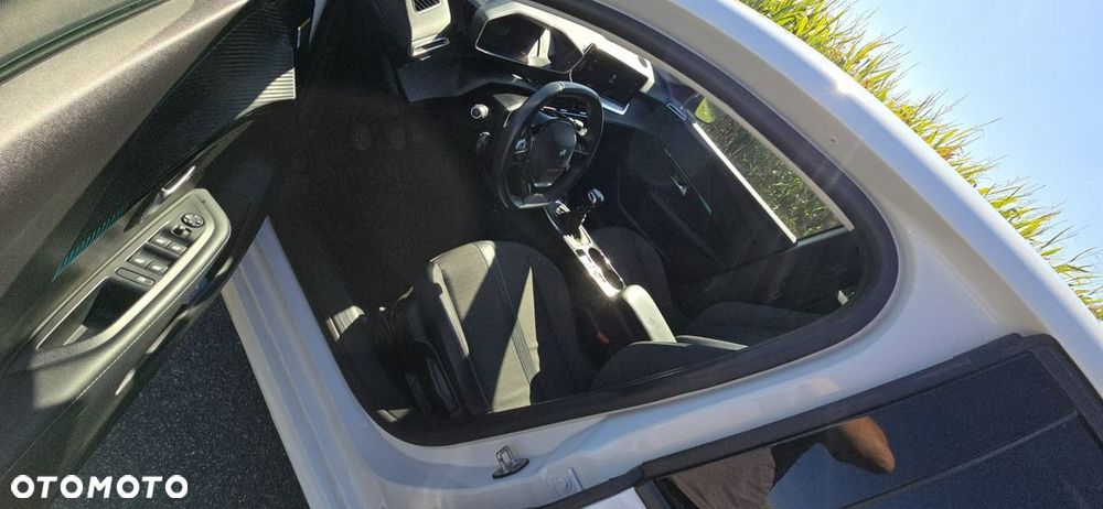 Peugeot 208 - 23
