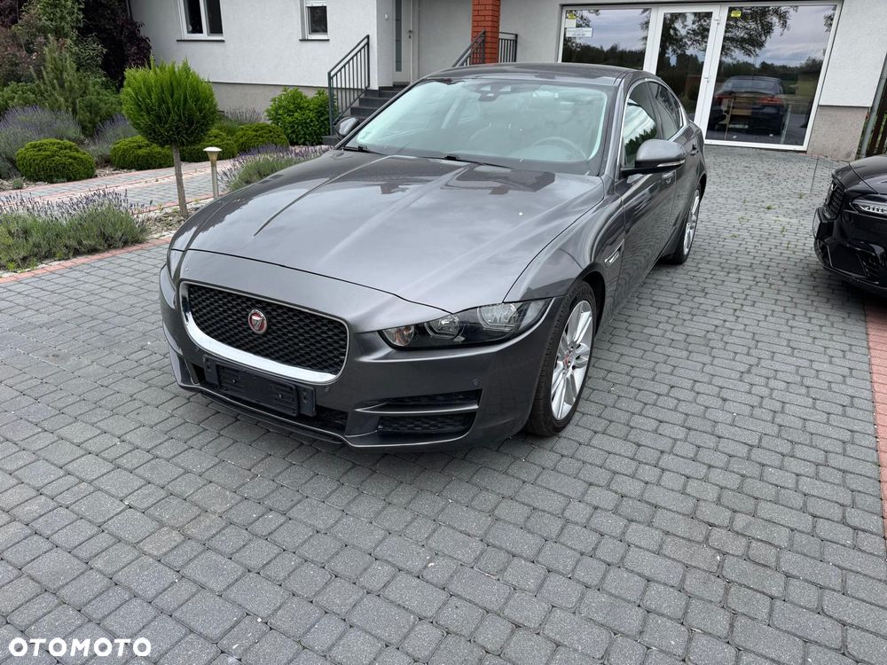 Jaguar XE 2.0 T R-Sport - 1
