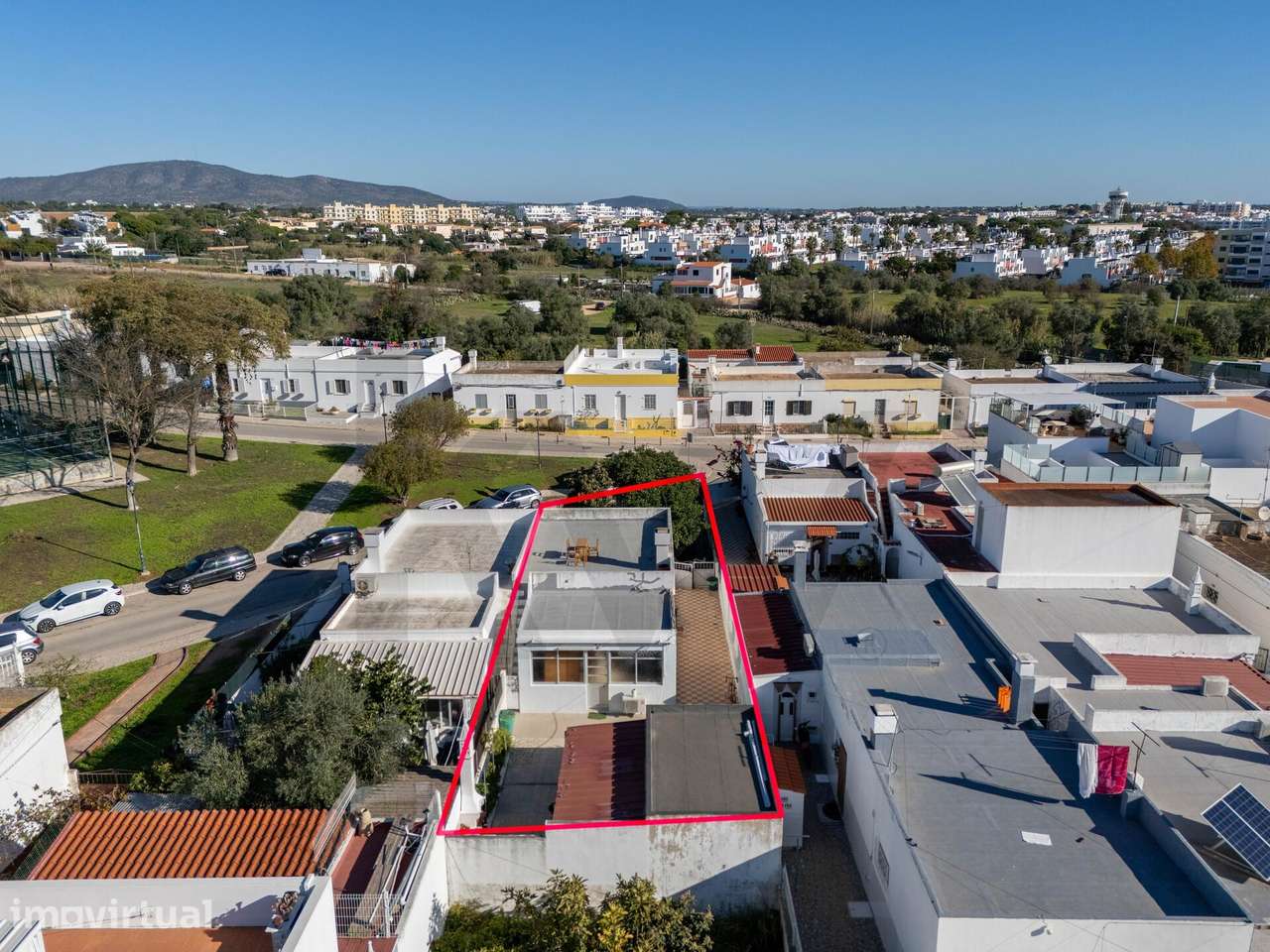 Oportunidade em Olhão: Moradia Térrea com Garagem e Grande Espaço Exte - Grande imagem: 3/60