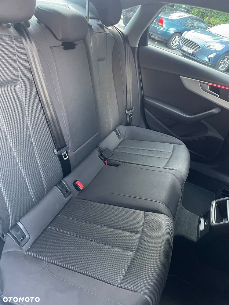 Audi A4 35 TFSI S tronic - 12