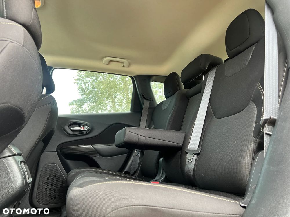 Jeep Cherokee - 22