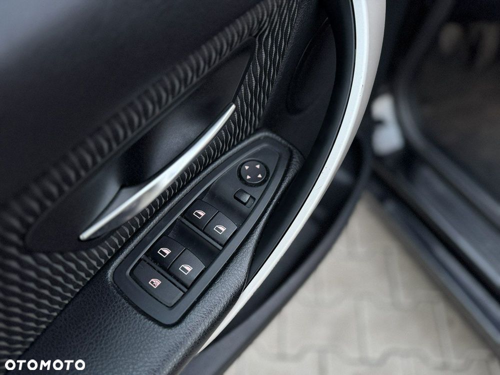 BMW Seria 3 316i - 11