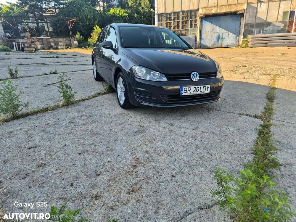 Volkswagen Golf - 1