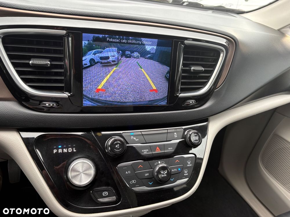Chrysler Pacifica - 30