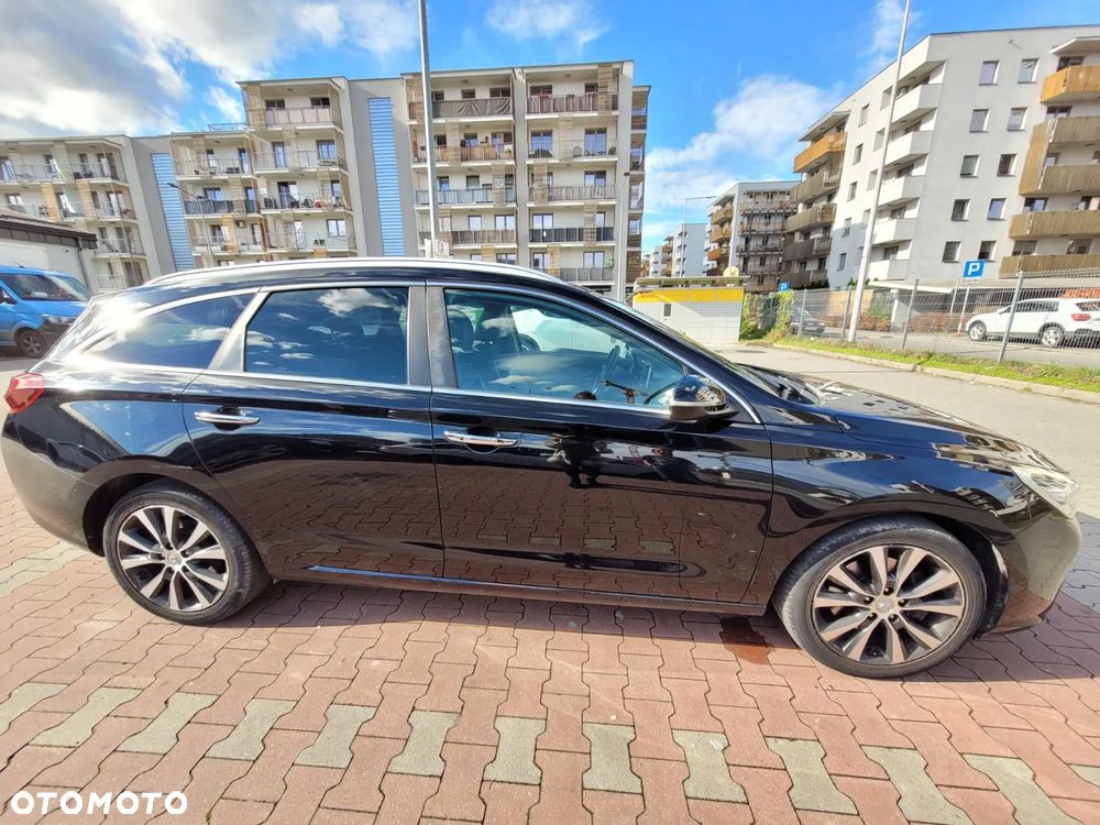 Hyundai i30 Kombi 1.4 T-GDI DCT Premium - 3