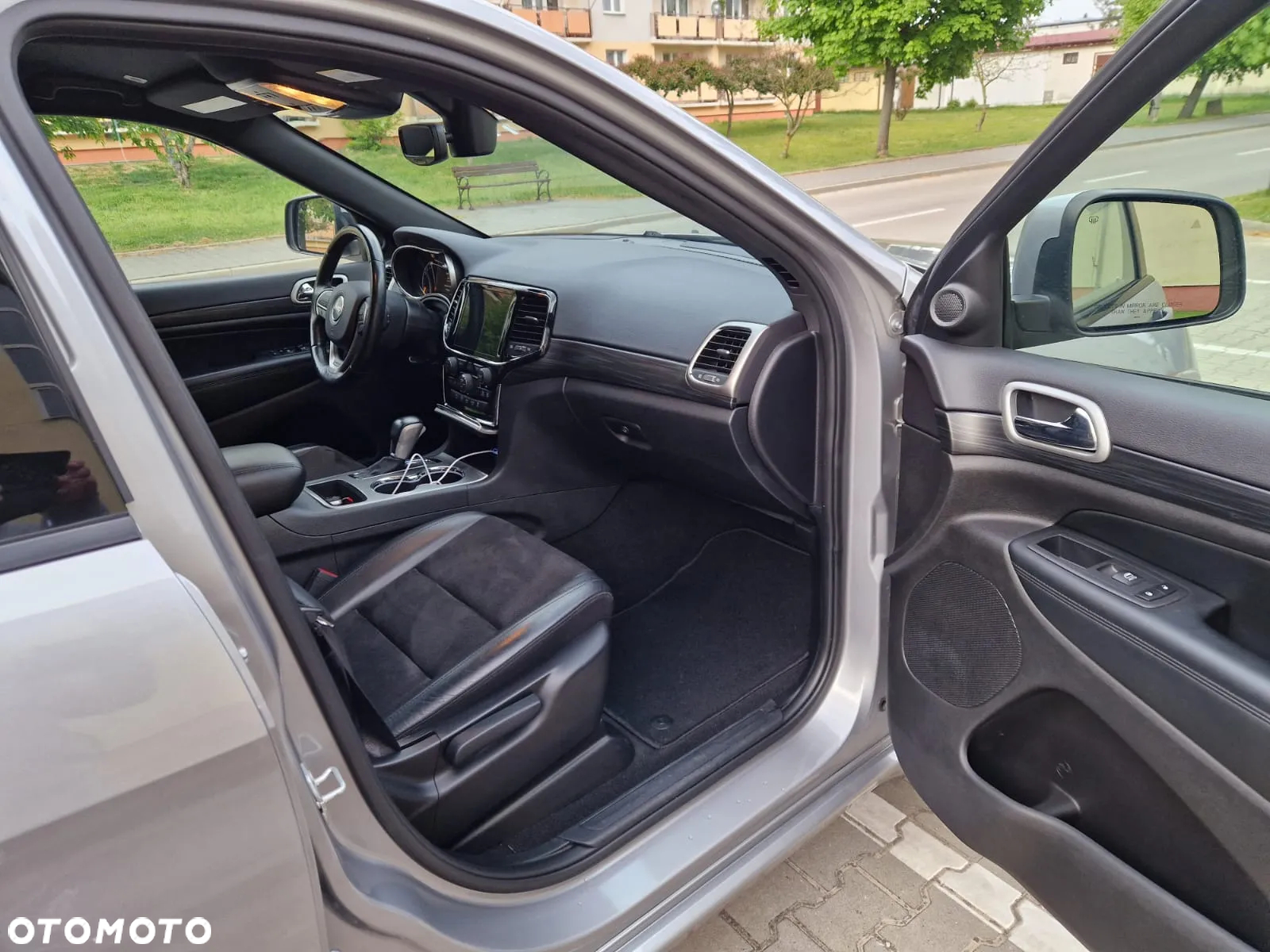 Jeep Grand Cherokee - 11