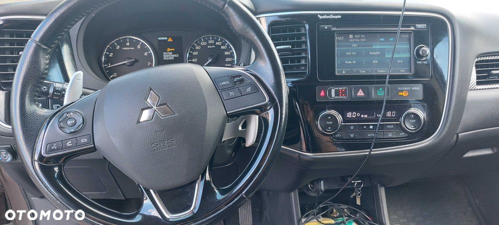 Mitsubishi Outlander - 4
