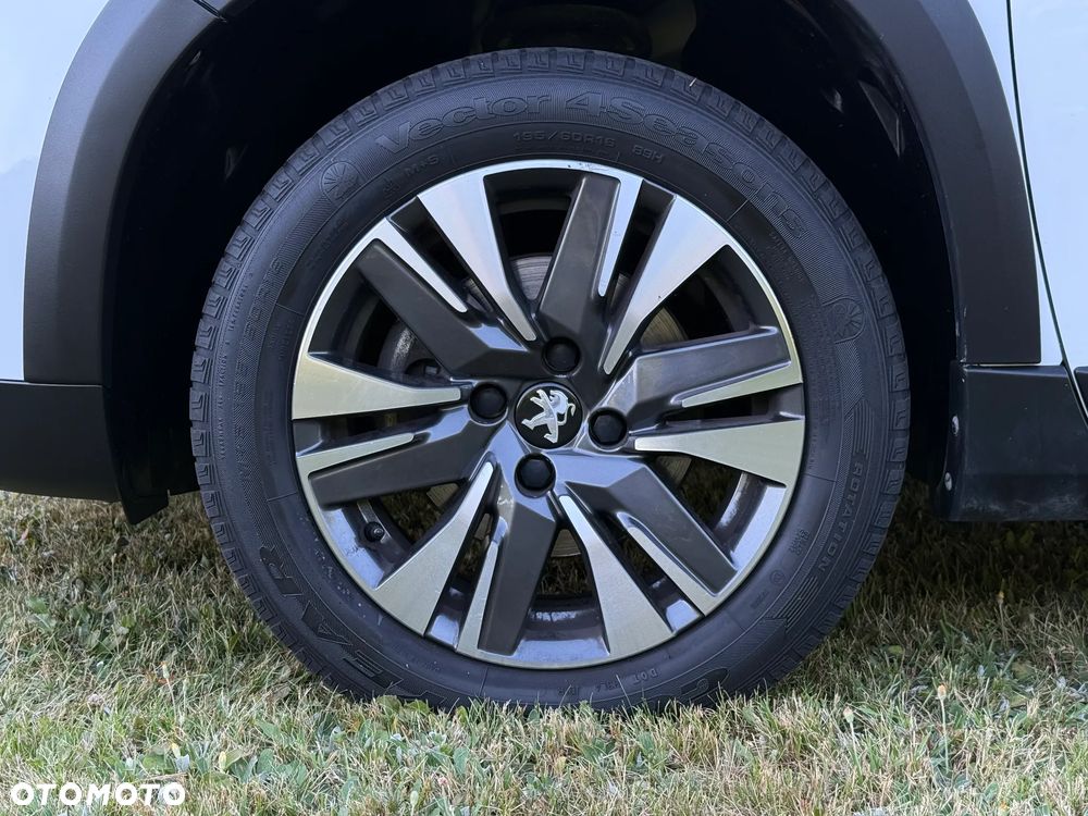 Peugeot 2008 1.2 Pure Tech Allure S&S - 18