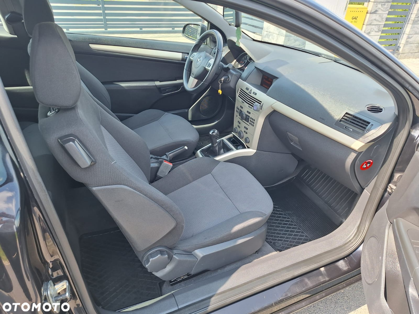 Opel Astra GTC 1.6 - 13