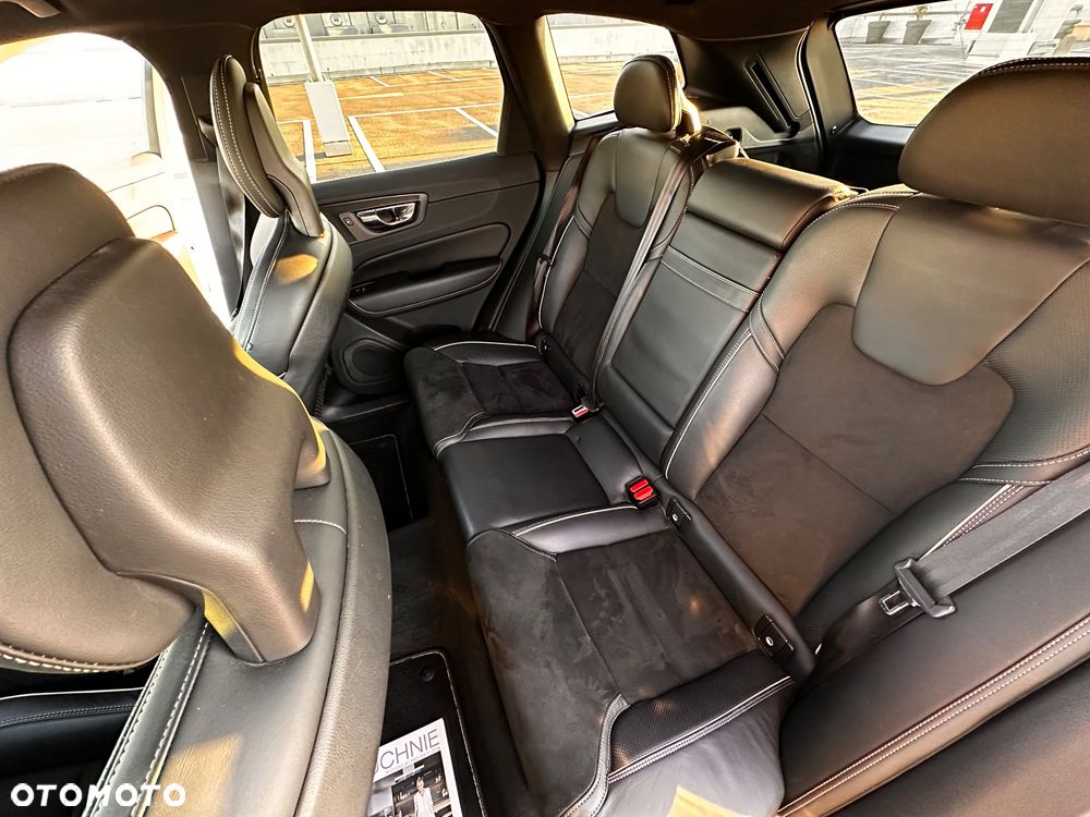 Volvo XC 60 T5 AWD R-Design - 12