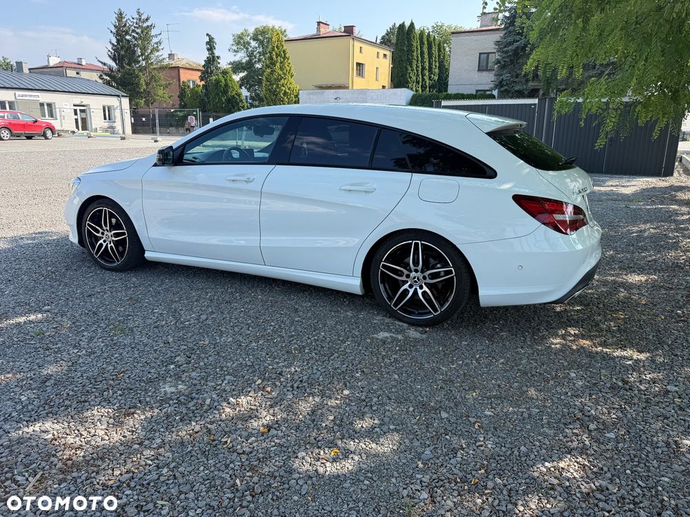 Mercedes-Benz CLA 200 7G-DCT Urban - 4