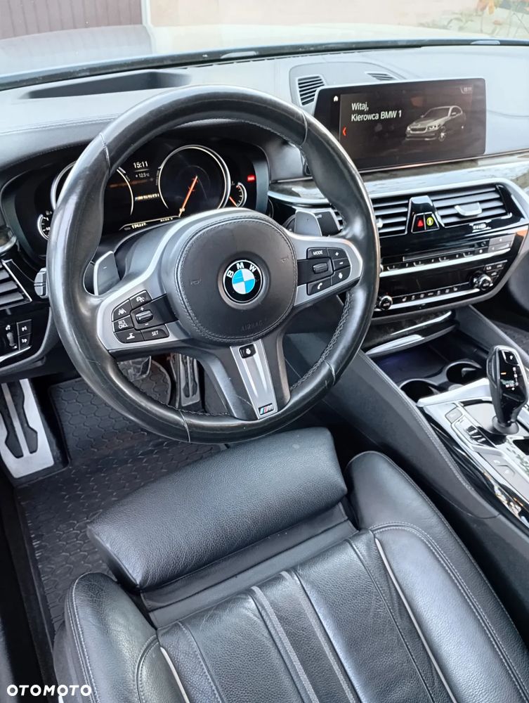 BMW Seria 5 M550i xDrive - 22