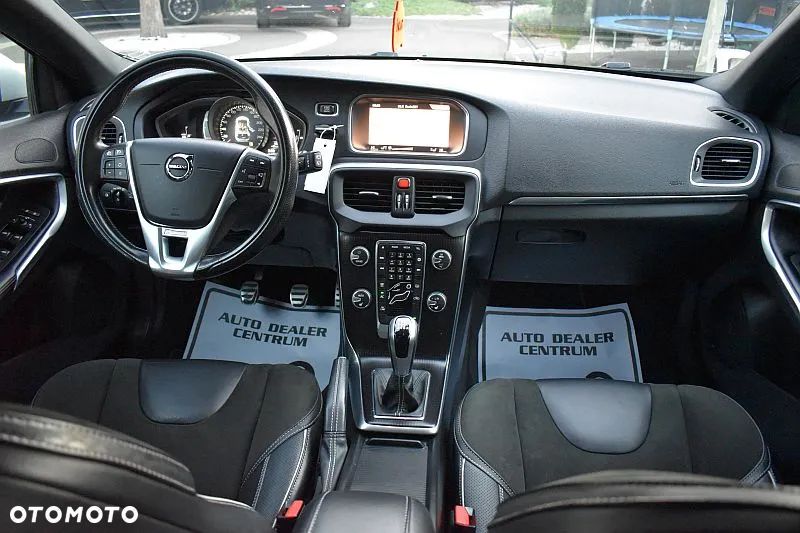 Volvo V40 D3 Drive-E SCR R-Design Momentum - 24