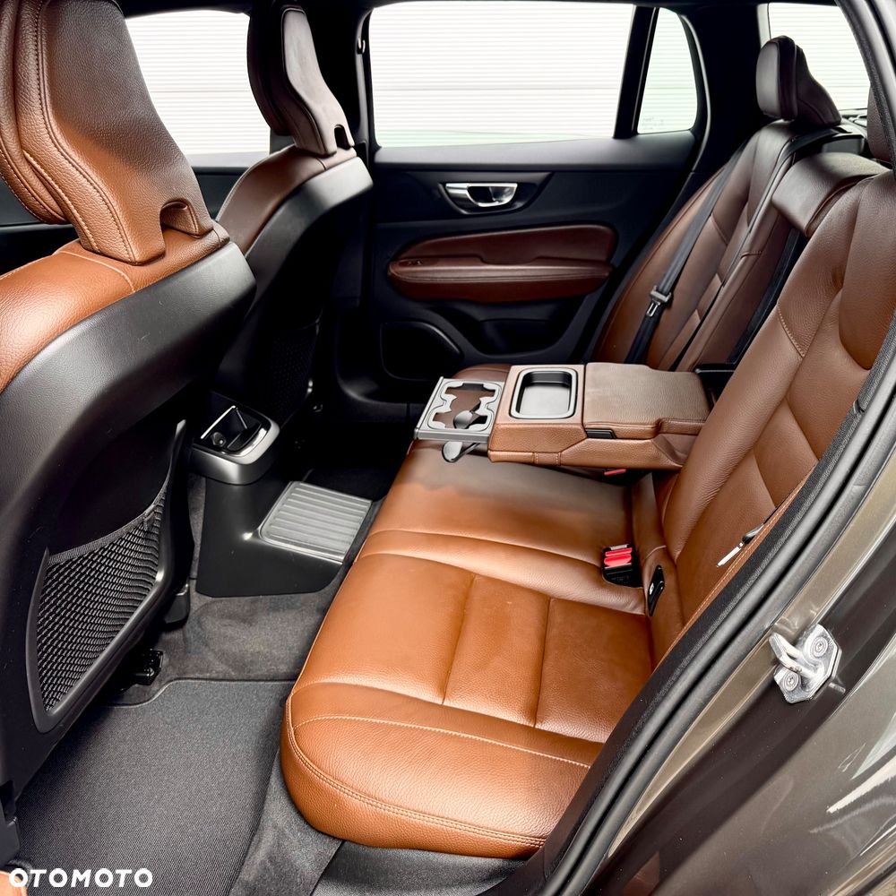 Volvo V60 T6 AWD Recharge Geartronic RDesign - 31