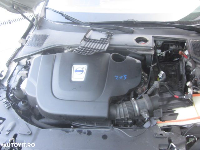 Dezmembrez Volvo V60 , 2.0 d , an 2013 , tip motor D5204T3 - 5