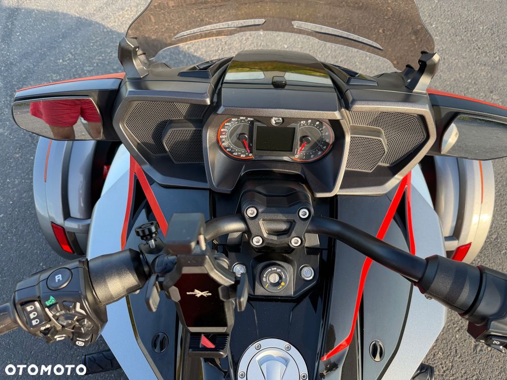 Can-Am Spyder - 21