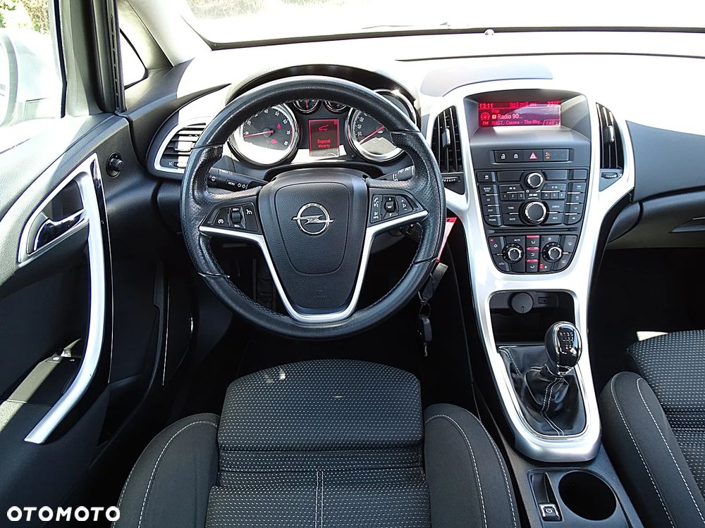 Opel Astra 1.6 Turbo Cosmo - 25