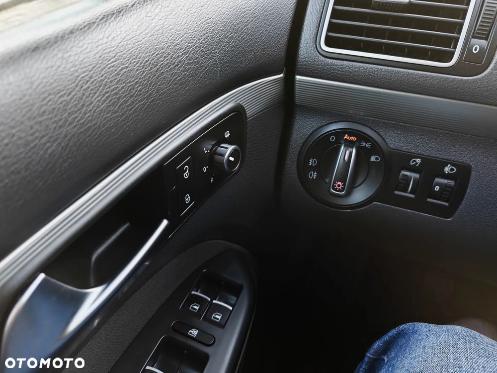 Volkswagen Touran 1.6 TDI DPF BlueMotion Technology Highline - 31