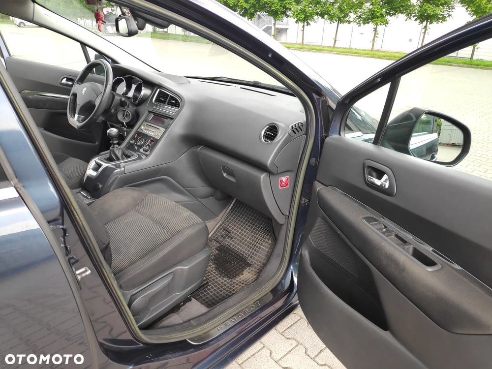 Peugeot 5008 1.6 THP Family - 22