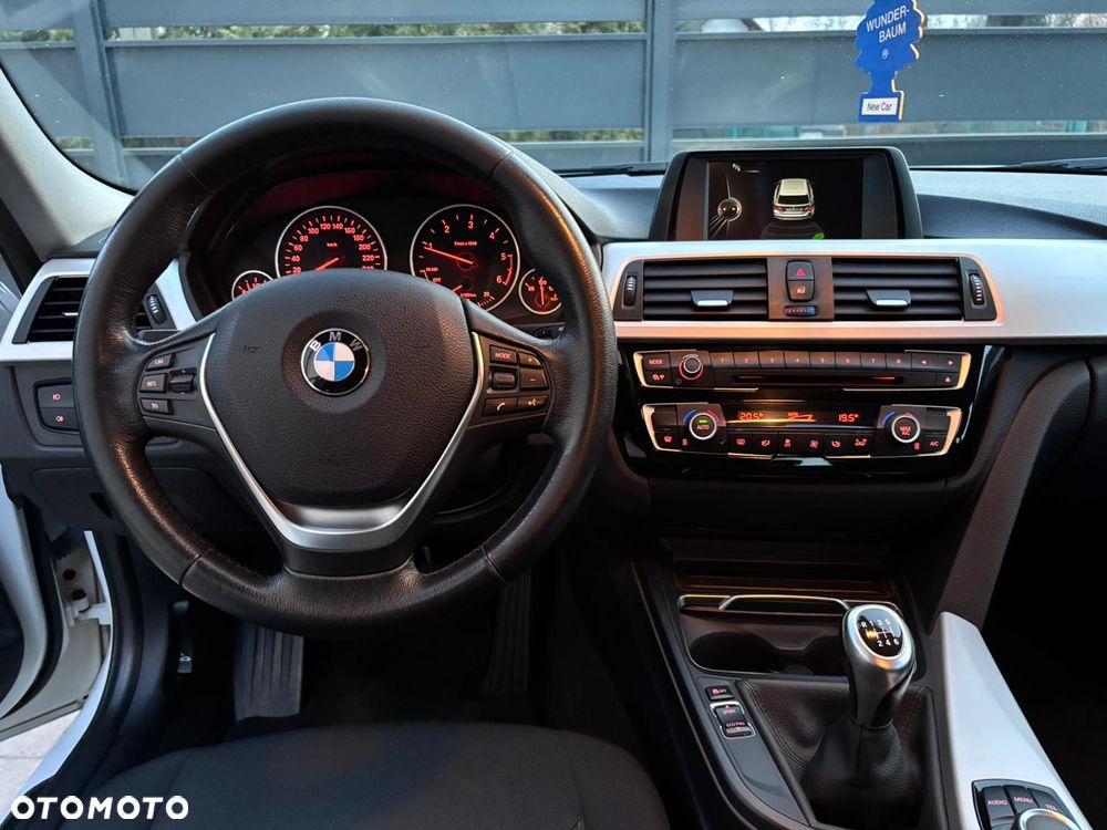 BMW Seria 3 318d - 22