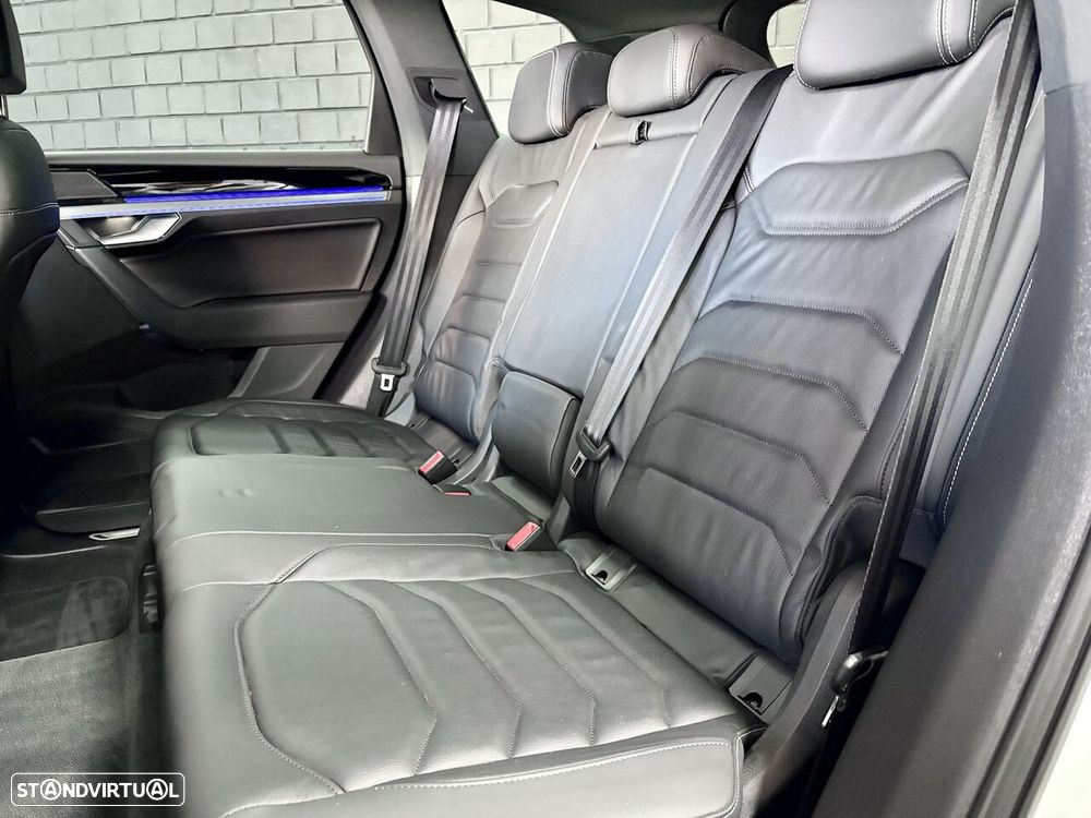 VW Touareg 3.0 V6 e-Hybrid 4Motion Aut. Elegance - 23