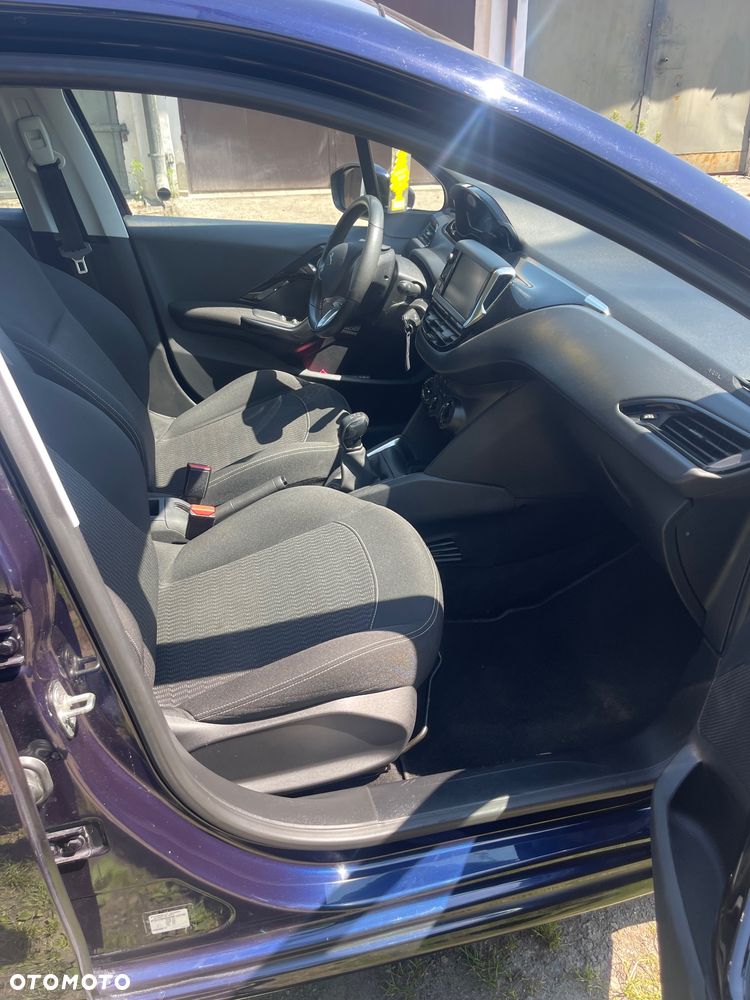 Peugeot 208 - 7