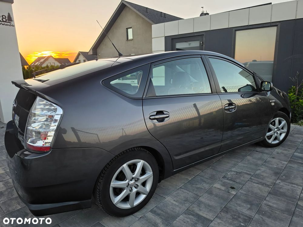 Toyota Prius - 30