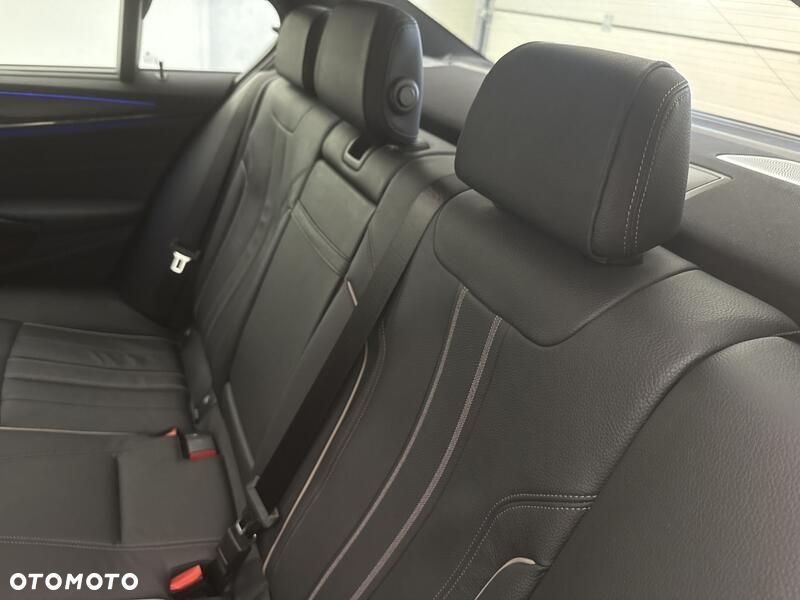 BMW Seria 5 530i mHEV - 21