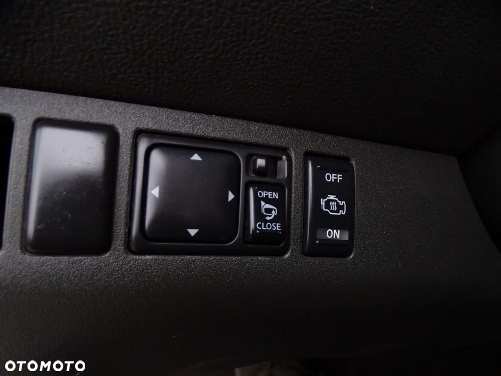 Nissan Pathfinder 2.5 DCi Elegance + - 17