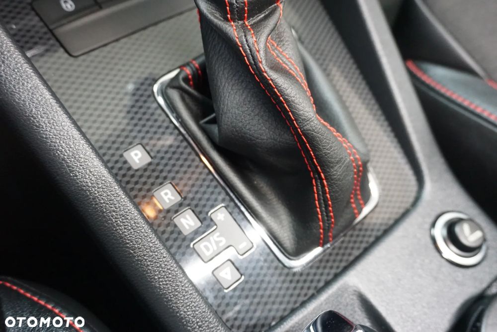 Skoda Octavia 2.0 TDI DSG RS - 37