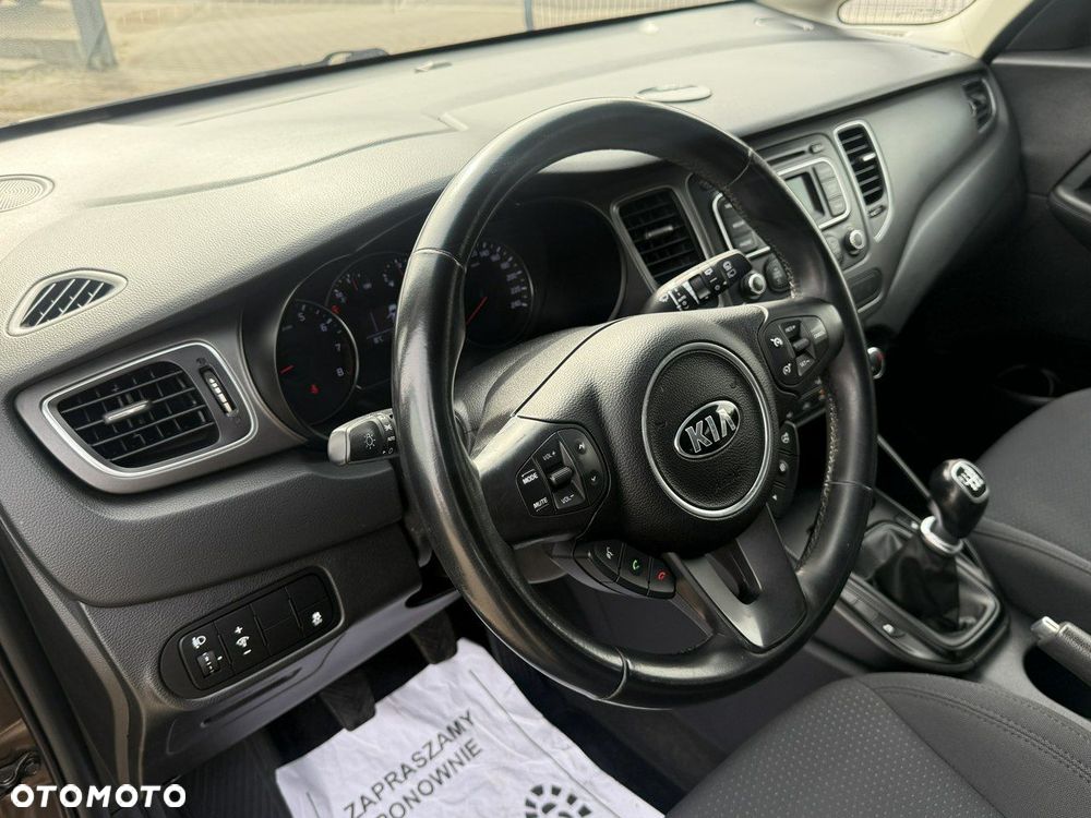 Kia Carens - 25