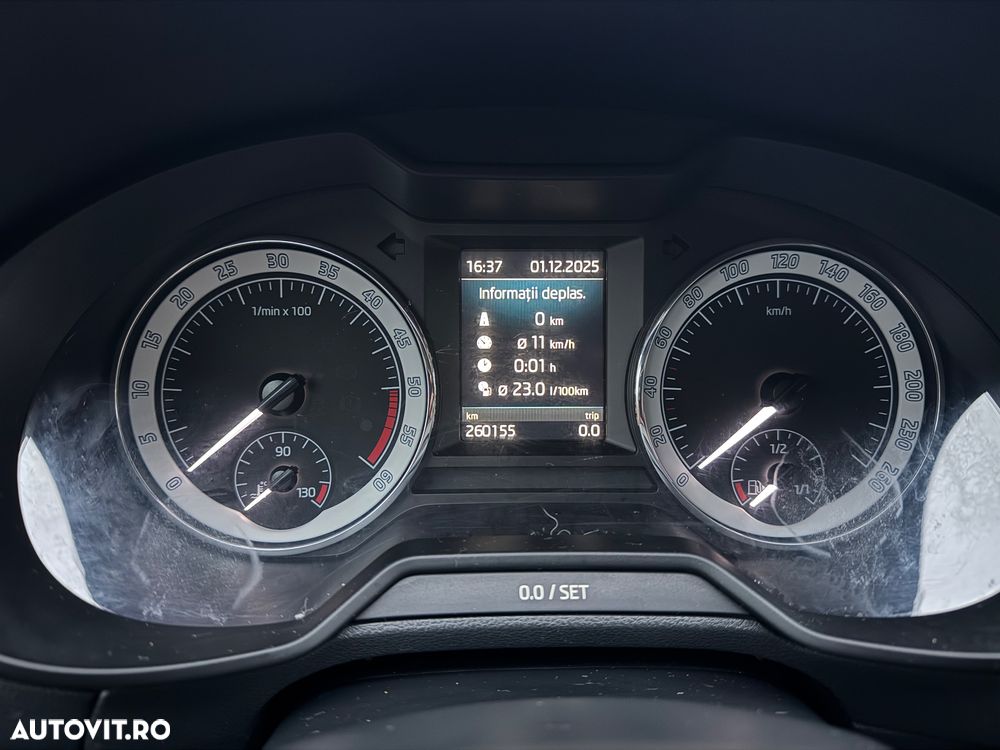 Skoda Octavia Combi Diesel 2.0 TDI 4X4 DSG Scout - 9