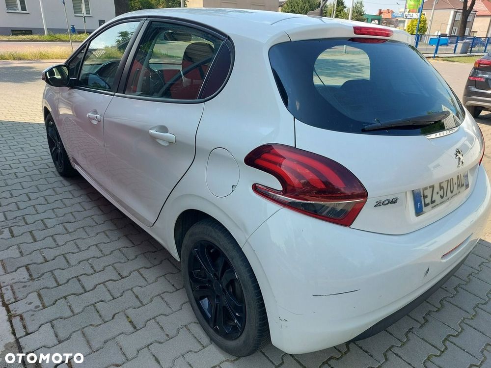 Peugeot 208 - 10
