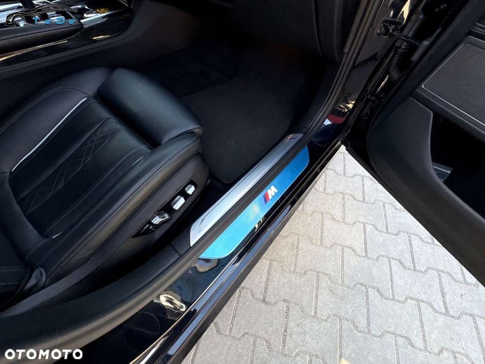 BMW Seria 7 750i xDrive sport - 36