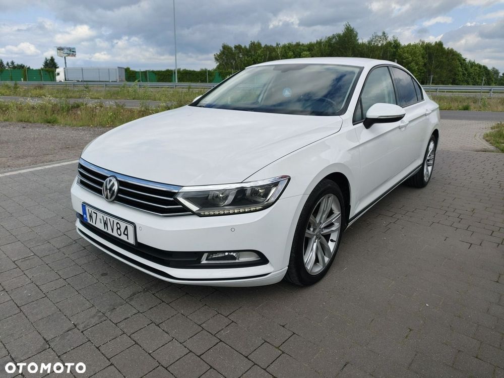 Volkswagen Passat - 1