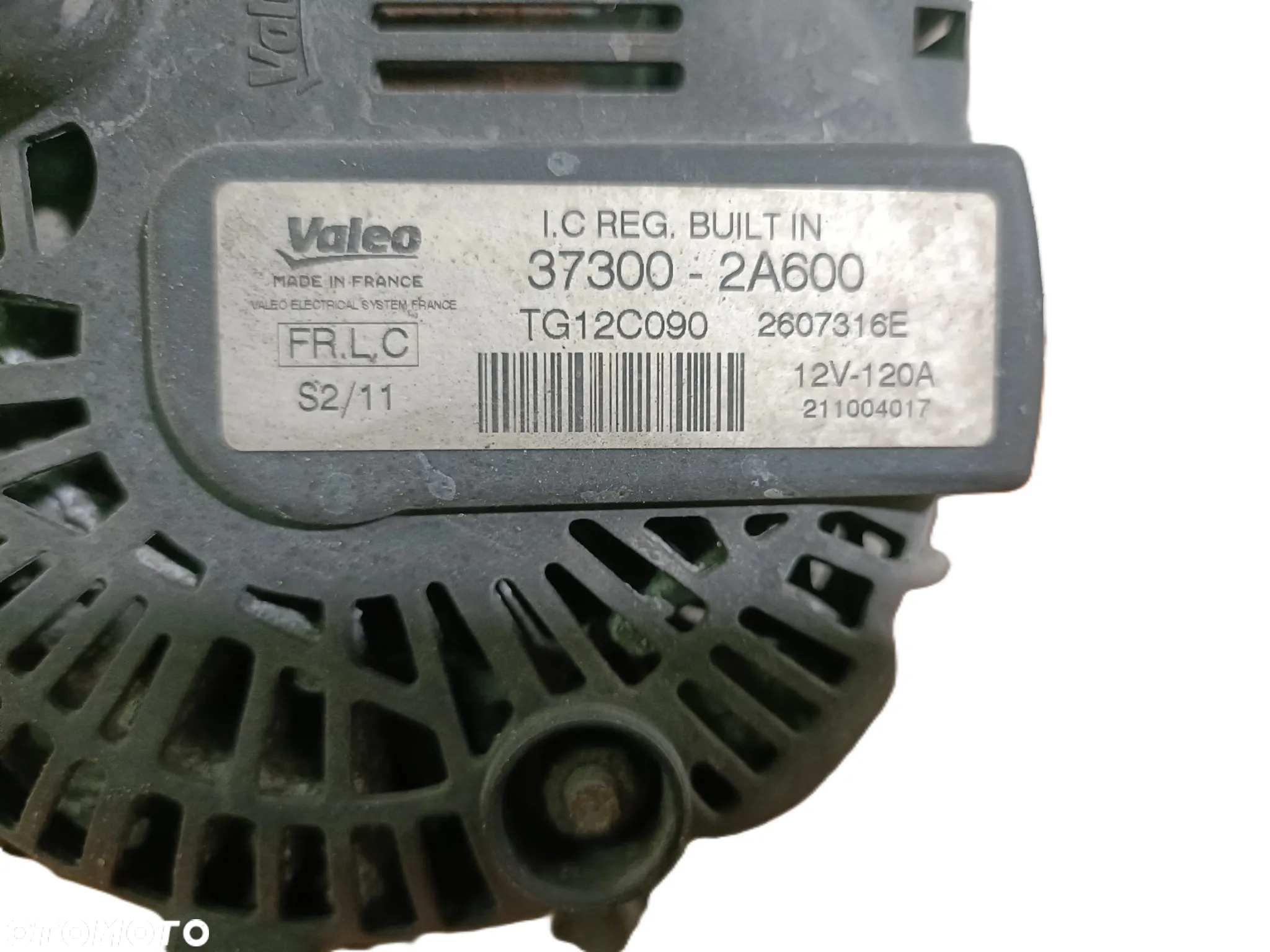 HYUNDAI i30 I 07-12 1,6 CRDI alternator VALEO 37300-2A600 * - 5