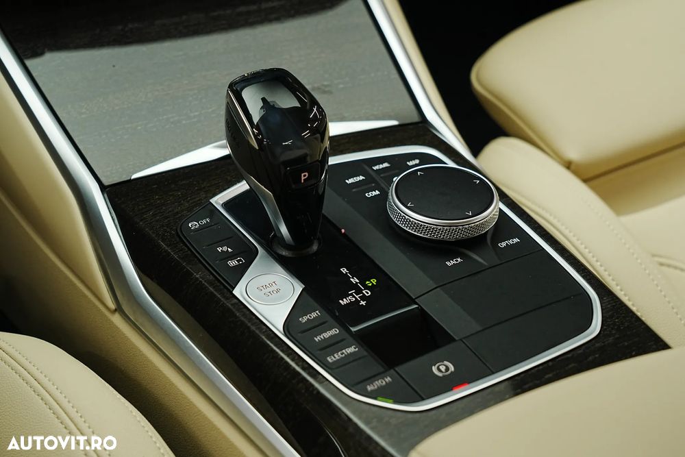 BMW Seria 3 330e Aut. Sport Line - 37